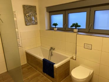 Badezimmer im Holzhaus an der Mecklenburger Seenplatte