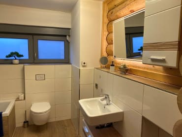 an der Mecklenburger Seenplatte das Ferienhaus mit Badezimmer im Untergeschoss