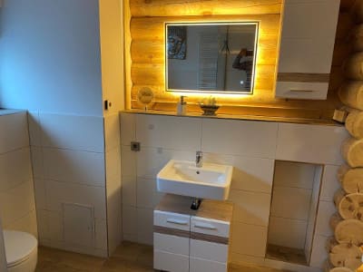 Badezimmer im Untergeschoß des Ferienhauses