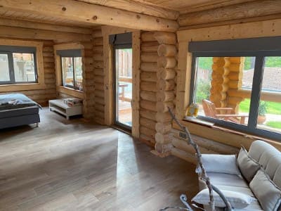 Untergeschoß Schlafzimmer im Holzblockhaus