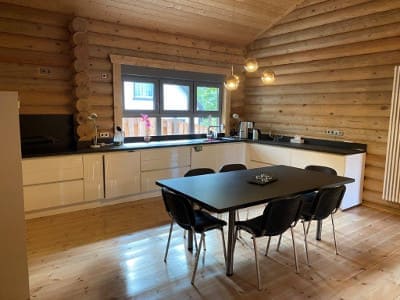 Obergeschoß Blockhausküche an der Seenplatte