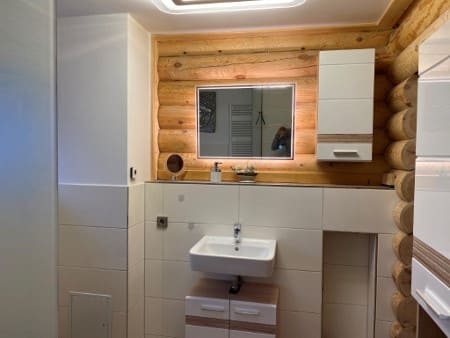 Badezimmer im Untergeschoß